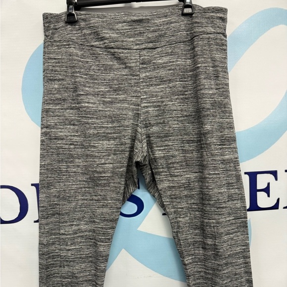 Time and Tru Women’s Capri Leggings - Picture 1 of 5